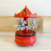 Enfeite de Natal Carrossel Natalino Caixa MusicalDecoração Quarto de Bebê Cavalinhos de Corda 20cm